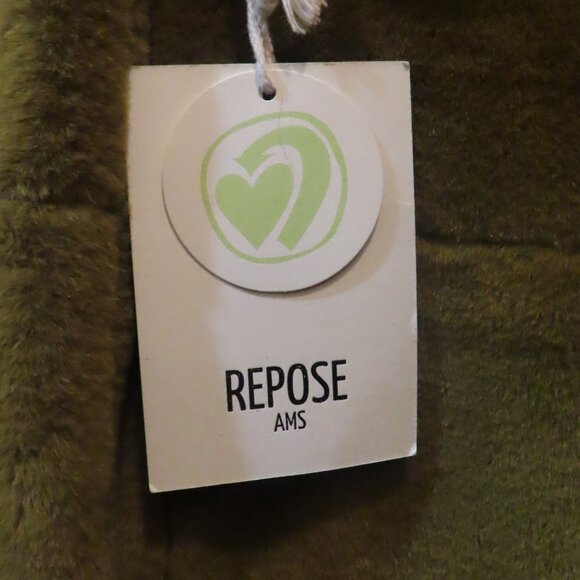 NWT Repose Girls khaki Faux Fur Coat with Snaps, Collar and Pockets - Picture 4 of 7